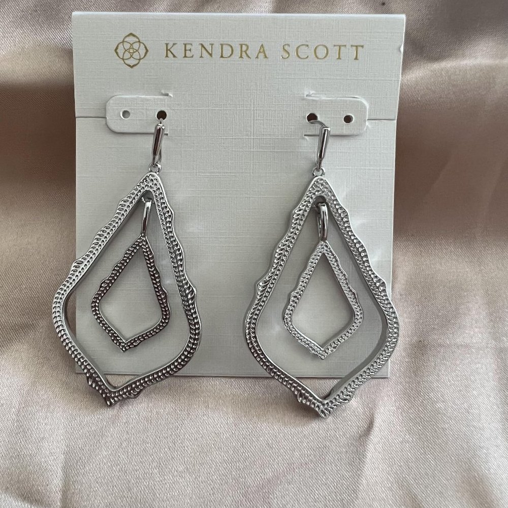 Kendra Scott Simon earrings in silver color